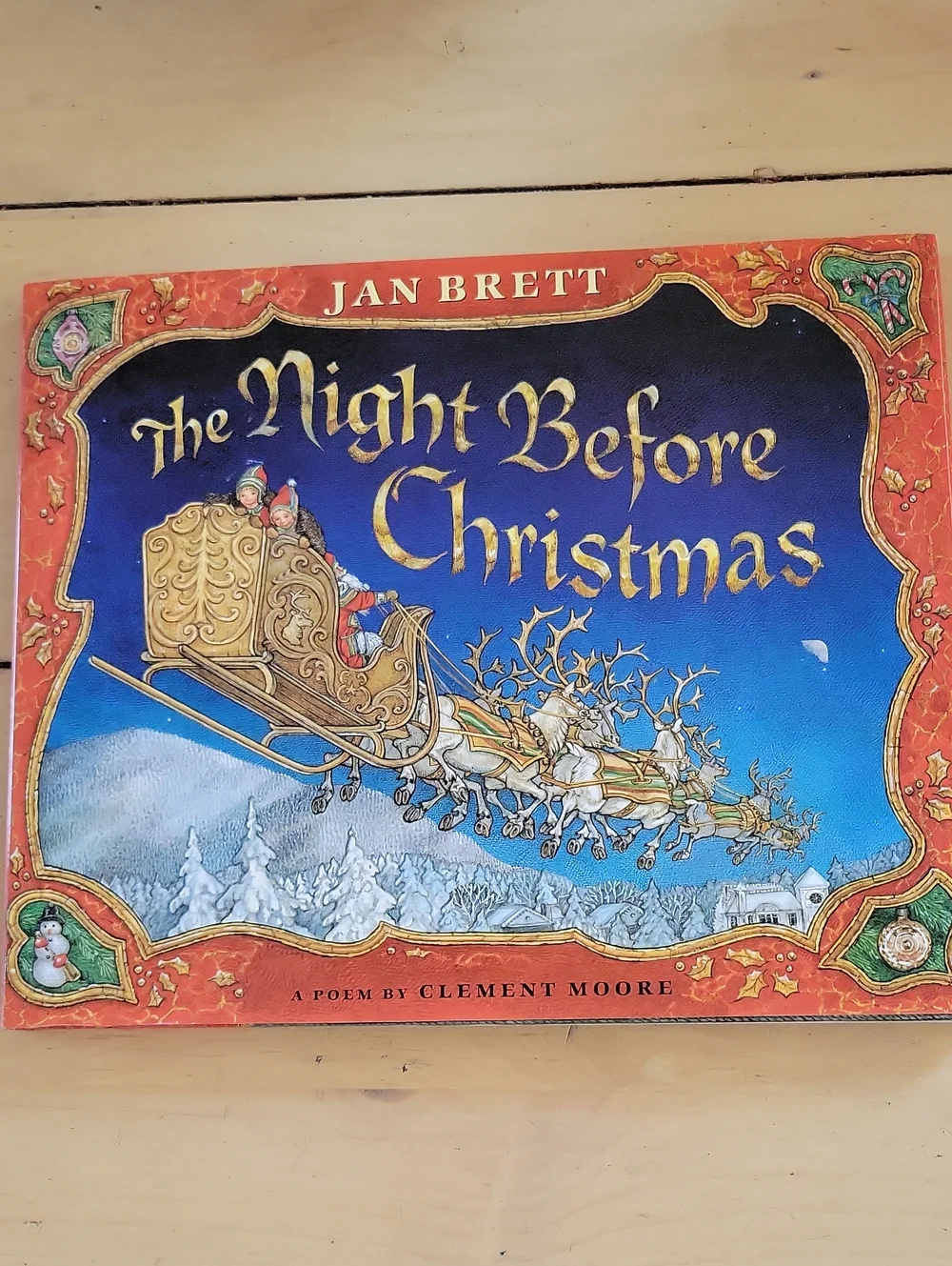 The Night Before Christmas by Jane Brett & Clement Moore